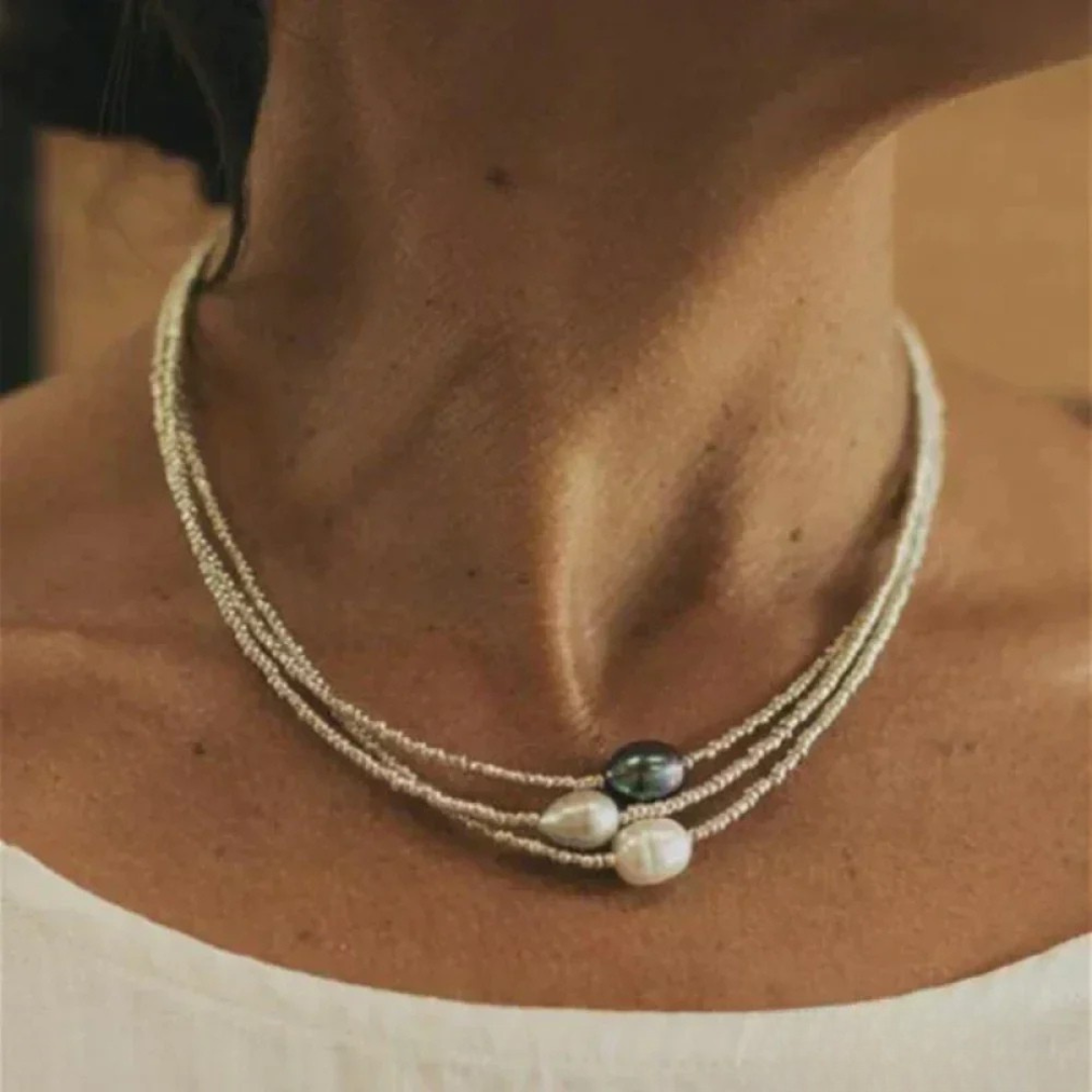 Classic Pearl Necklace with Vintage Charm