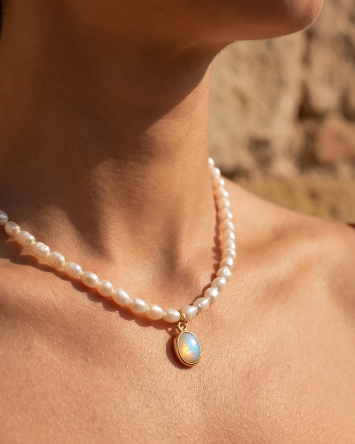 Elegant Noemi Pendant Necklace