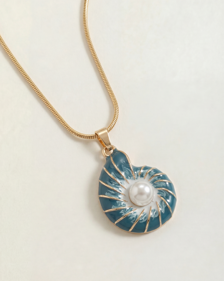 Seashell Pendant Necklace