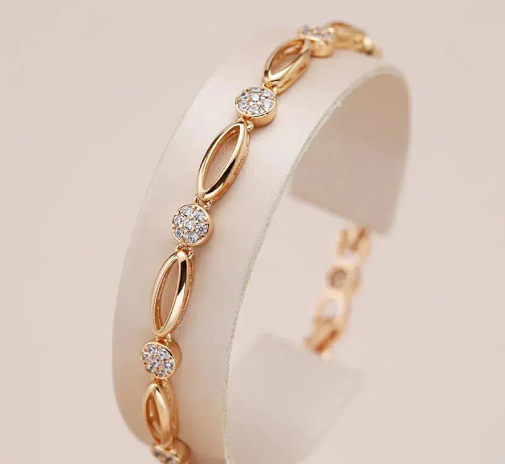 Chic Gold Bracelet Adorned with Zirconia