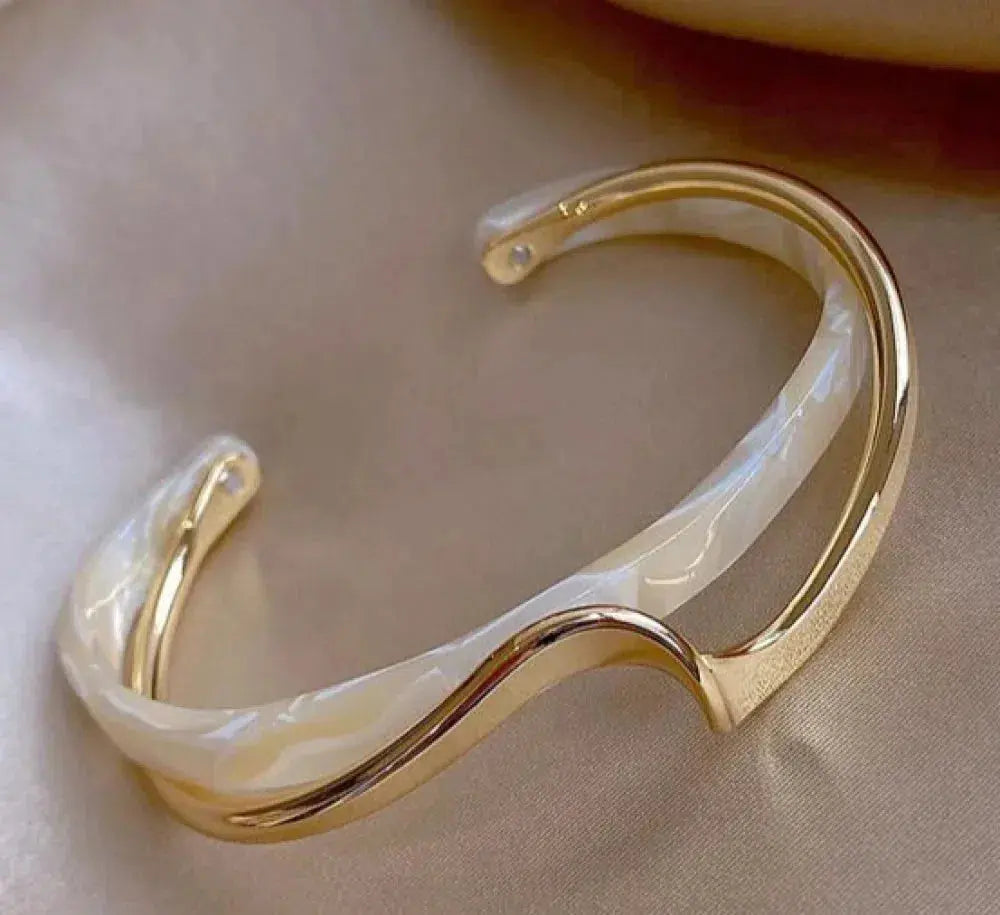 Chic Gold Bracelet Adorned with White Opal